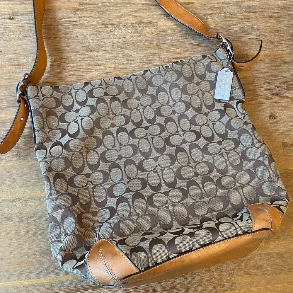 Coach Signature Shoulder Bag Tote Duffle Zip Top Closure 6083 Brown Tan Leather